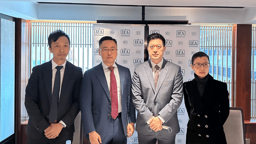 左起:聯合評級國際高級董事游志文、中証鵬元國際首席評級官陳科、中誠信亞太副總裁楊珺皓、香港投資基金公會行政總裁黃王慈明