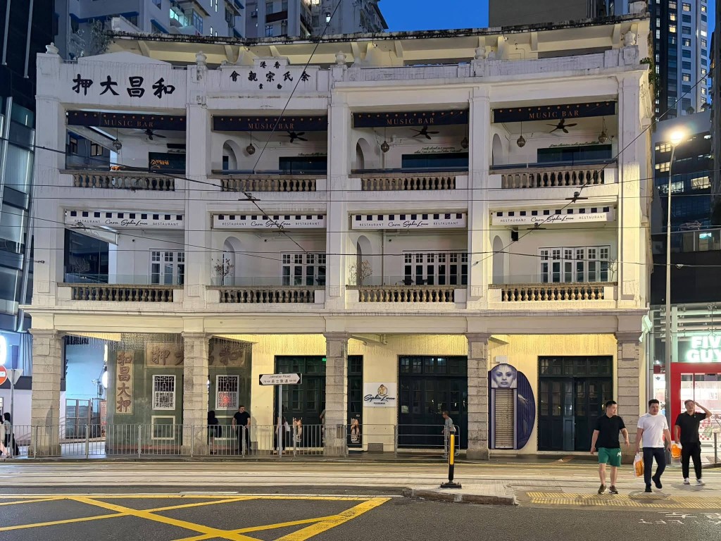 有網民發現,灣仔莊士敦道「和昌大押」內三層的餐廳已全數結業。 (灣仔群組 (Wan Chai Group)@Facebook) 有網民發現,灣仔莊士敦道「和昌大押」內三層的餐廳已全數結業。 (灣仔群組 (Wan Chai Group)@Facebook)