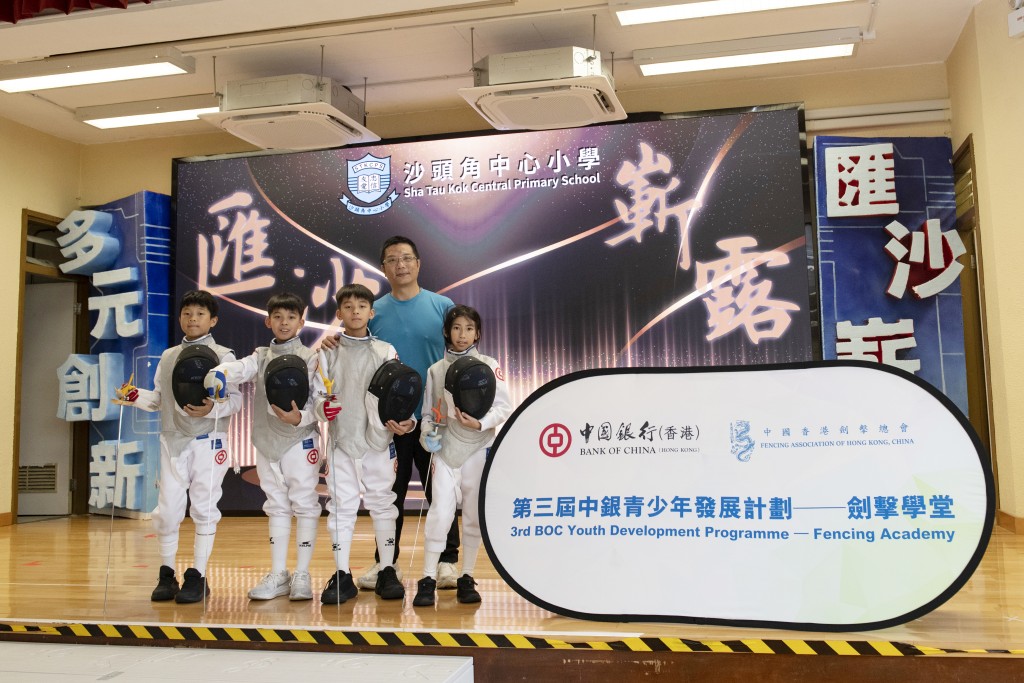 (前排左起)林愉、李瀚祥、李浩祥及鄧諾怡均異口同聲表示,因跨年級訓練結識不少新朋友,交流運動技巧、分享生活點滴。 (前排左起)林愉、李瀚祥、李浩祥及鄧諾怡均異口同聲表示,因跨年級訓練結識不少新朋友,交流運動技巧、分享生活點滴。