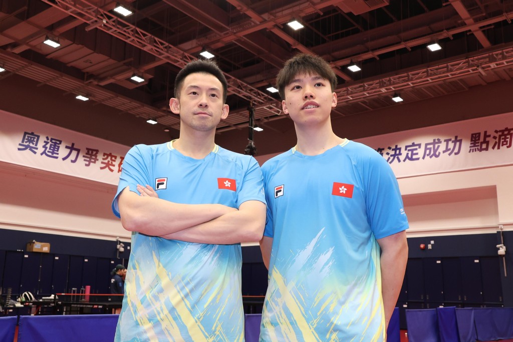 大师兄黄镇廷（左）期望陈颢桦（右）痈了上届世锦团的经验，今届有水准的发挥。徐嘉华摄