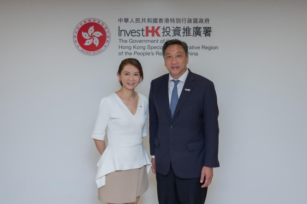 黃煒卓指,該署過去接觸的近百間海外公司中,高達六成對在香港發展抱有濃厚興趣 。 黃煒卓指,該署過去接觸的近百間海外公司中,高達六成對在香港發展抱有濃厚興趣 。