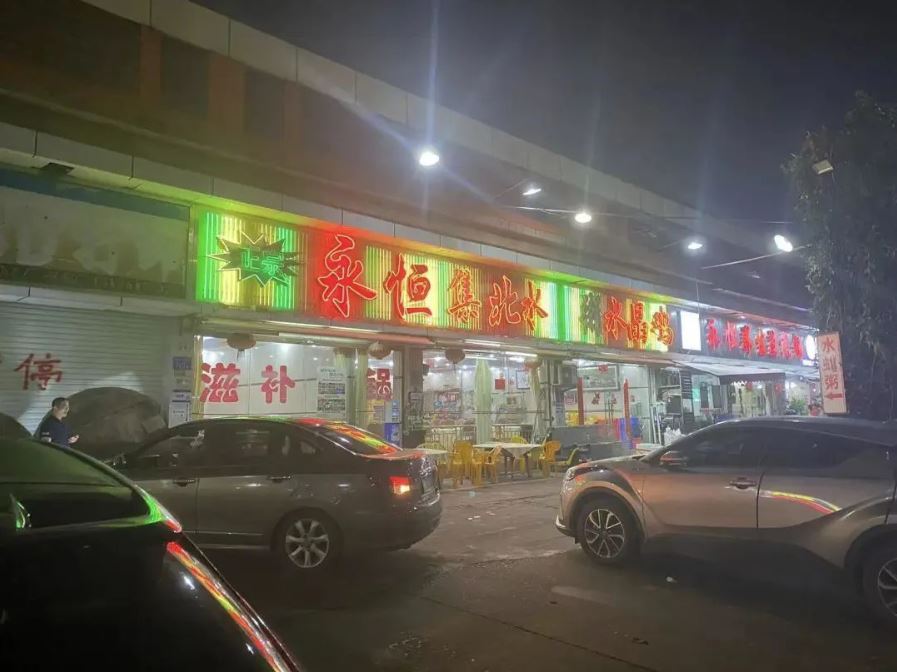 廣州有餐館明目張膽賣蛇。
