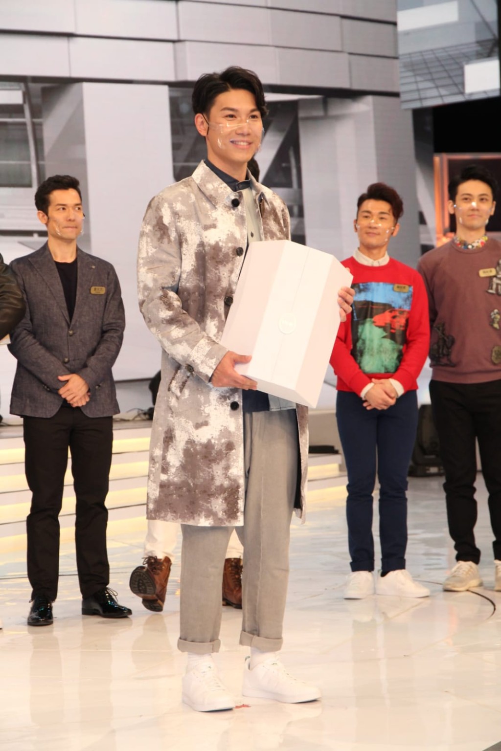 李鉅峰獲得8位參賽者投票,最終於聖誕前哨戰勝出。