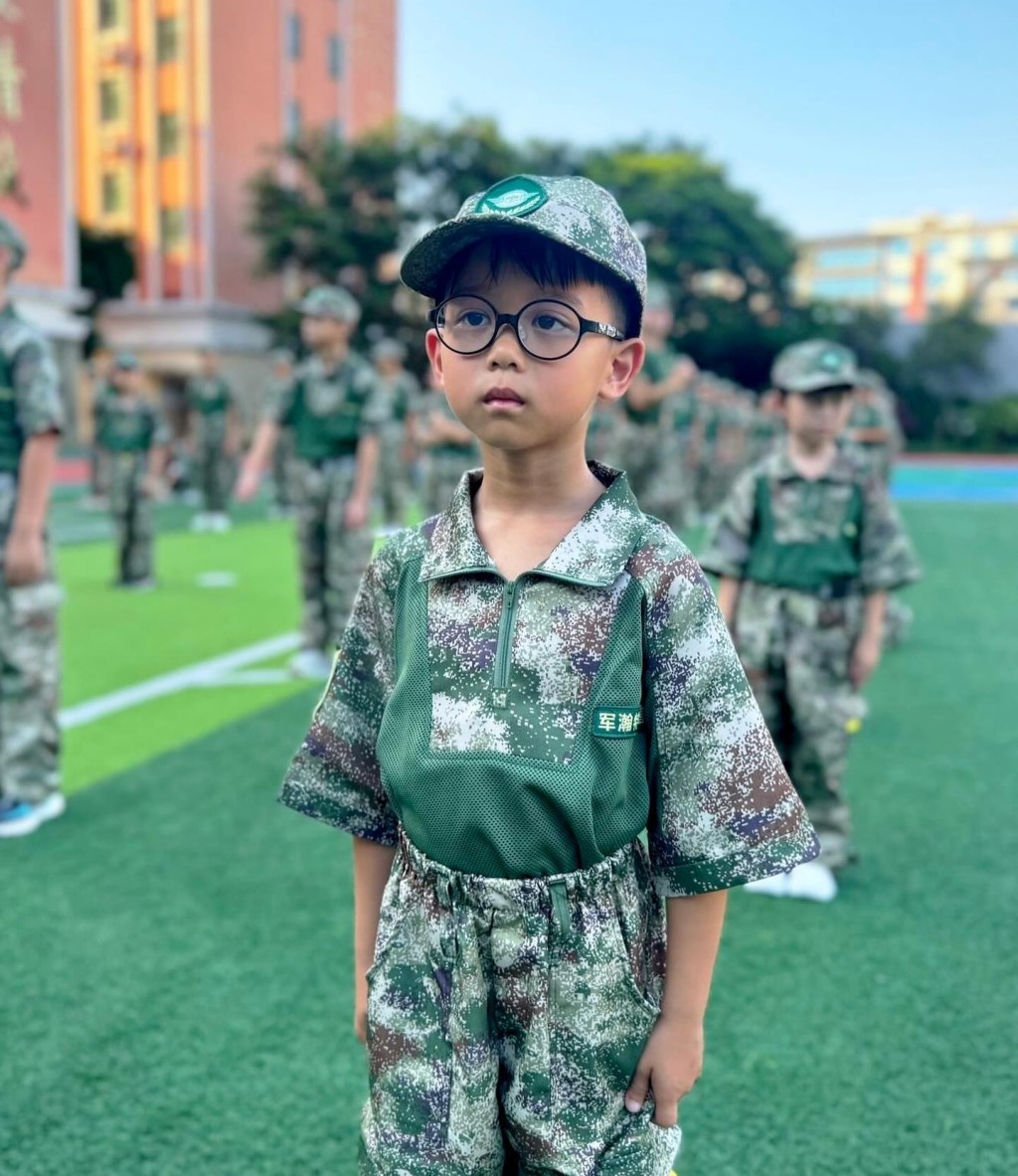 當時6歲多的Brendan，對士兵很著迷，他渴望參加軍訓。