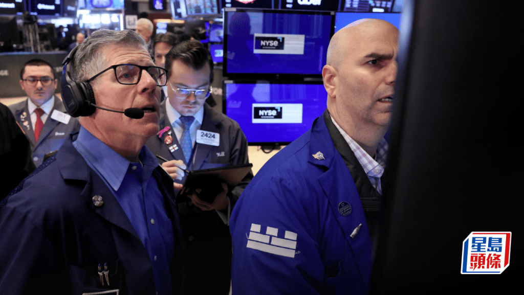 美股AI泡沫再添憂慮 Nvidia挫2%遭軟銀悉售持股 納指早段跌0.5%