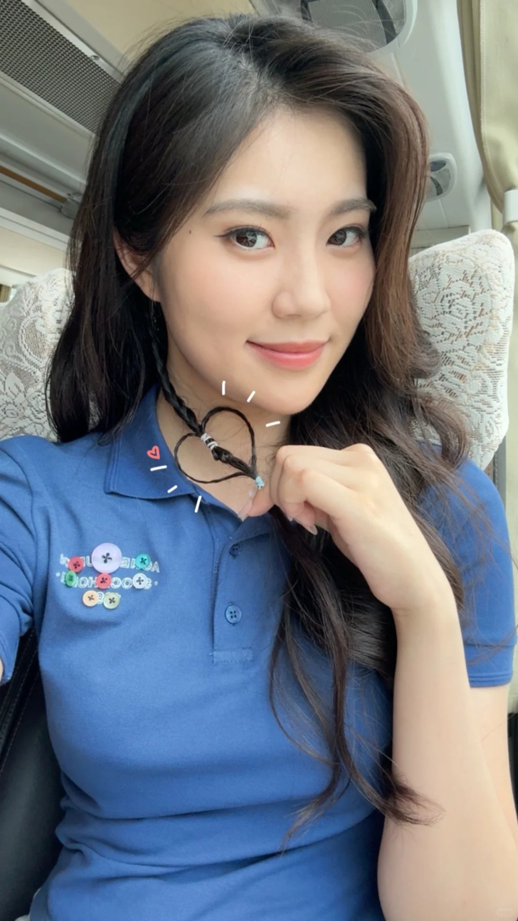 鄧匡閔有輕微出現「小肚腩」,認為與坐姿有關。 鄧匡閔有輕微出現「小肚腩」,認為與坐姿有關。