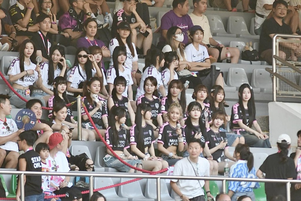 至尊沙田9月6日在斧山道運動場舉行的港超聯主場首戰中,邀請得「偶像女生」在半場休息時間進行歌舞表演。楊駿堯攝 至尊沙田9月6日在斧山道運動場舉行的港超聯主場首戰中,邀請得「偶像女生」在半場休息時間進行歌舞表演。楊駿堯攝