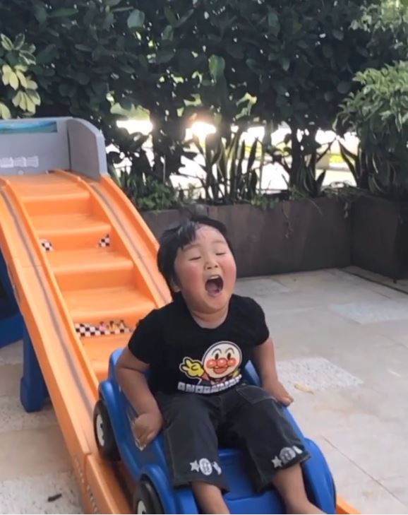 條片命為《當天我和AJ就是這樣玩咗成個下晝》。