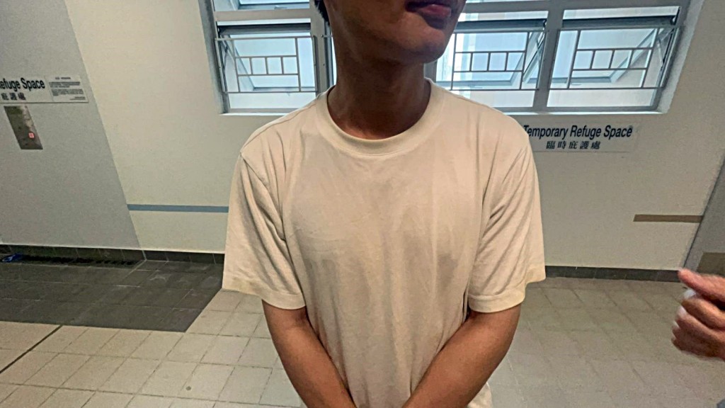 死者幼子回忆父亲生前点滴。杨伟亨摄 死者幼子回忆父亲生前点滴。杨伟亨摄
