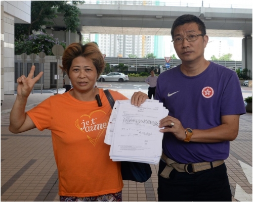 植細美(左)及香港社區組織協會社工吳衞東。