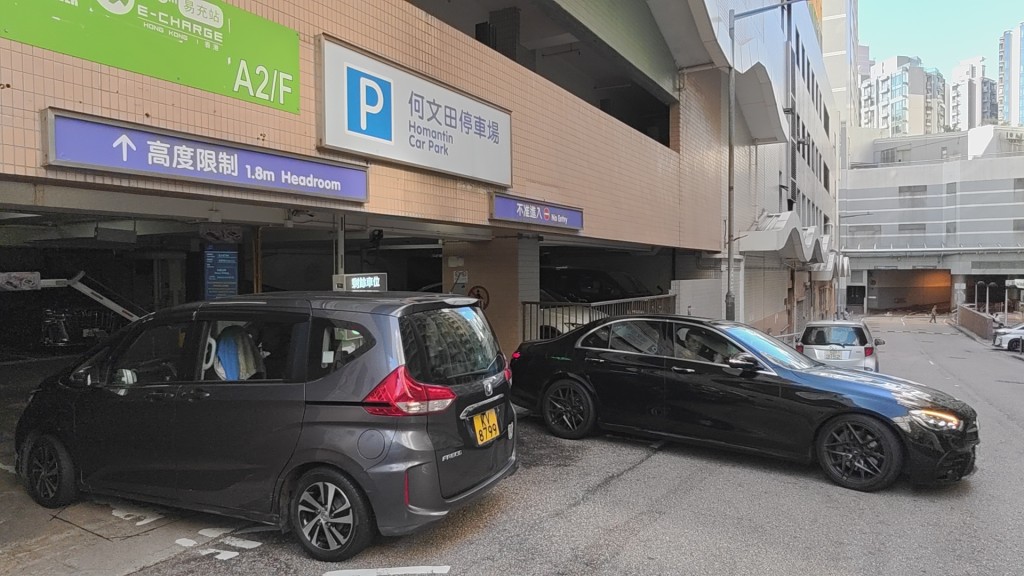 有網民擔心領展的做法會開壞先例，或影響其他商場停車場也跟風加價、削減泊車優惠。