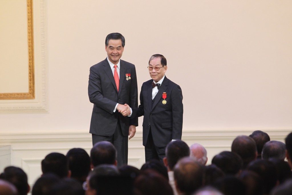 2015年顾嘉辉获颁「金紫荆星章」。
