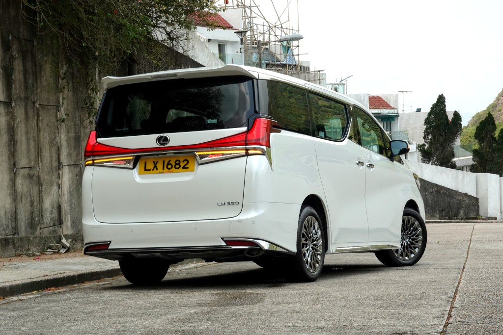 ●LM350跟Alphard共用底盤及3.5 V6引擎傳動組合。