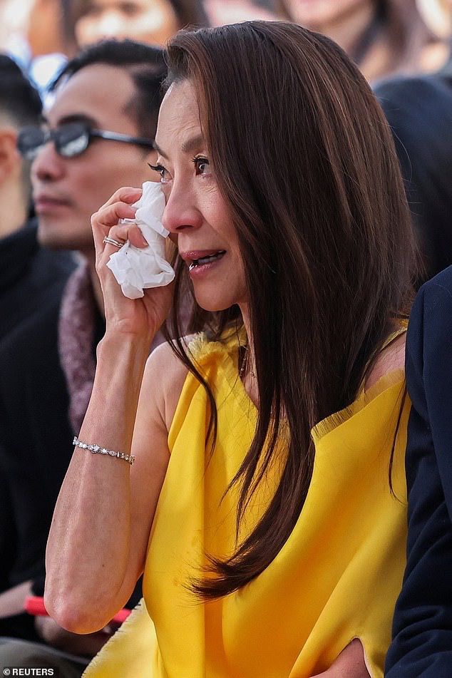 楊紫瓊在荷里活星光大道獲星，感動落淚。