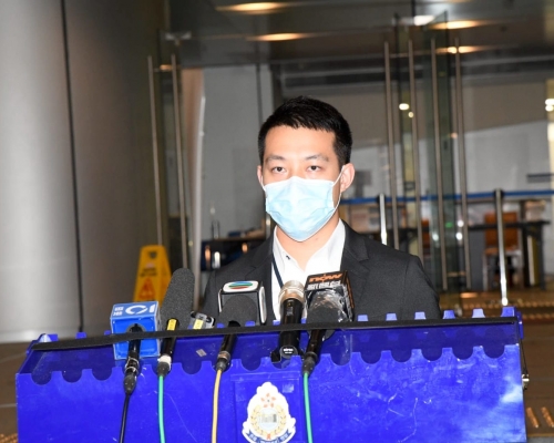 警方講解案情。