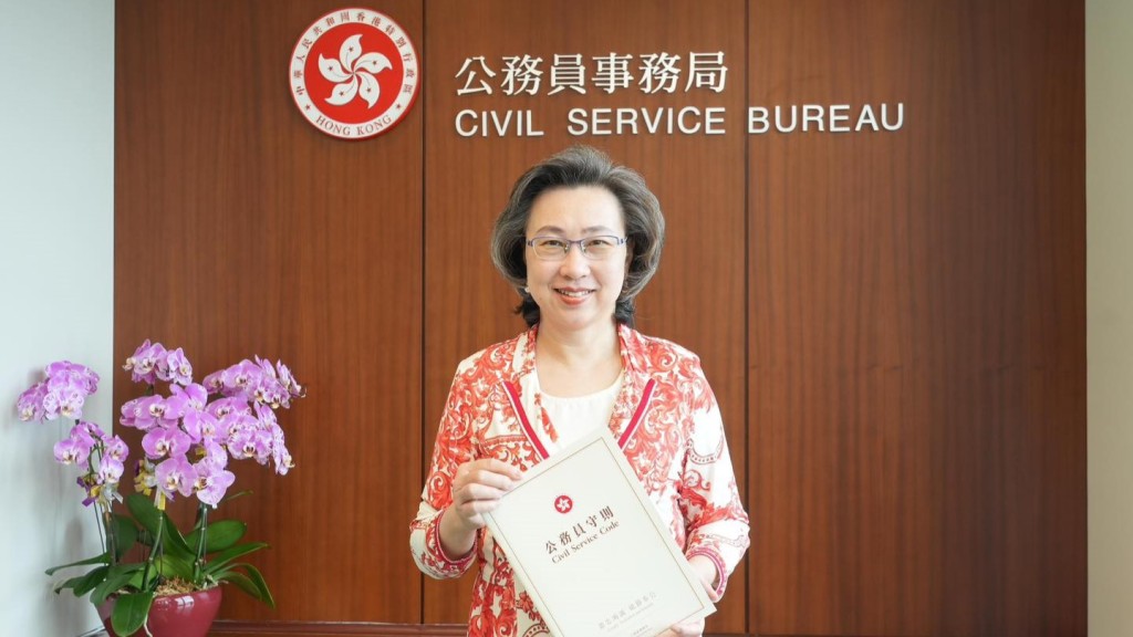 楊何蓓茵:公務員身分不可以批評任何政府政策 發表個人意見亦應避免誤會