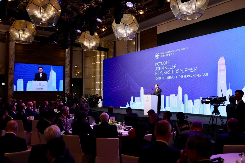 李家超表示，峰會轉眼已踏入第4個年頭，今年以「駕馭變局 砥礪前行」為題。李家超fb圖片