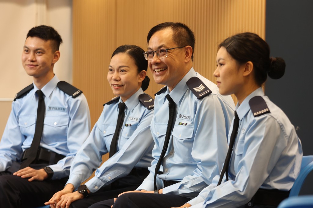 一家四口均本着「忠誠勇毅,心繫社會」的信念,服務市民。 一家四口均本着「忠誠勇毅,心繫社會」的信念,服務市民。