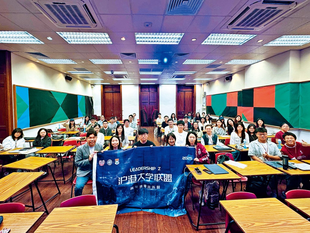 千帆科技與香港大學展開合作,為「滬港大學聯盟青年領袖訓練營」開設人工智能領域專題培訓課程,吸引約40名滬港兩地優秀青年參加。