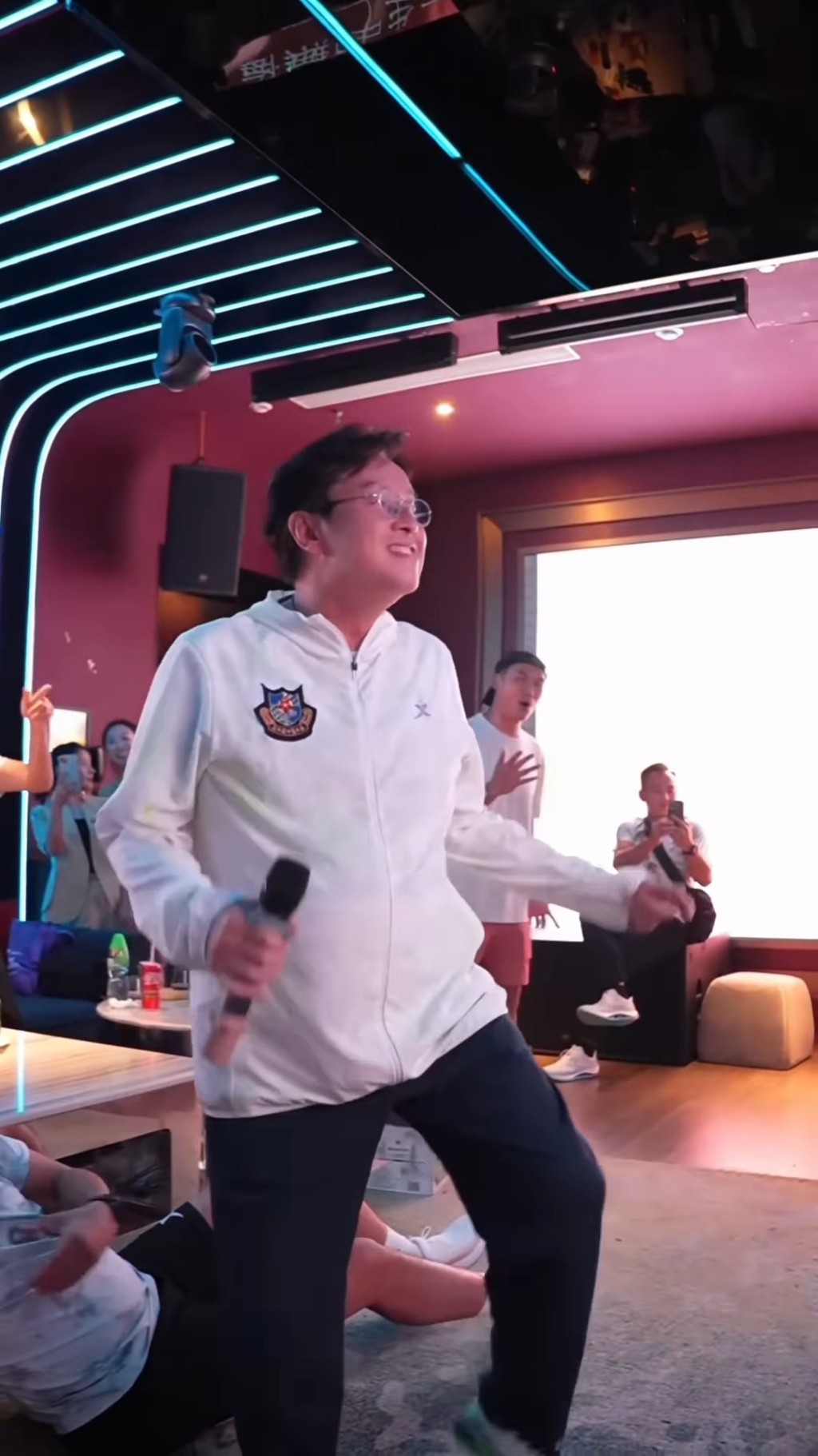 有網民估計譚詠麟是故意搞笑。 有網民估計譚詠麟是故意搞笑。