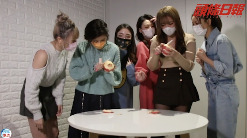 兩組要喺30秒內鬥批蘋果。