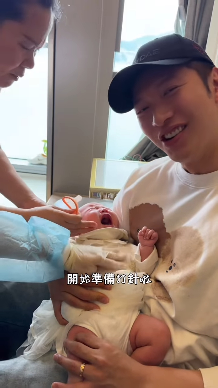 其后到了注射环节,高钧贤双手抱住嚎啕大哭的囡囡。
