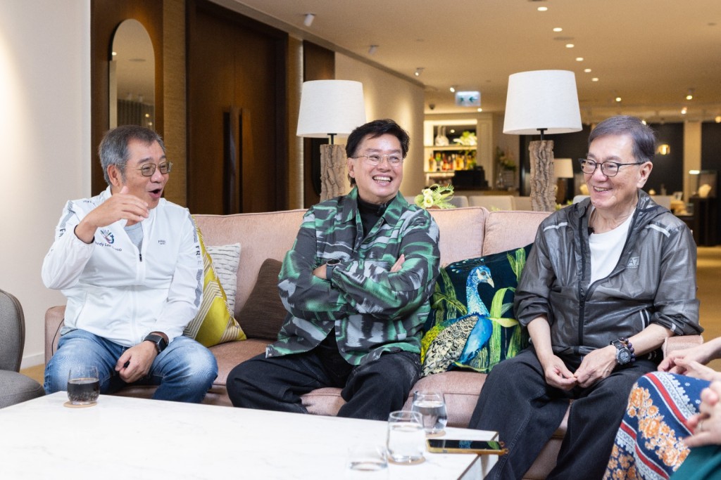 校長跟葉偉忠（左）和陳永鎬（右）大談製作演唱會的刻骨銘心經歷。