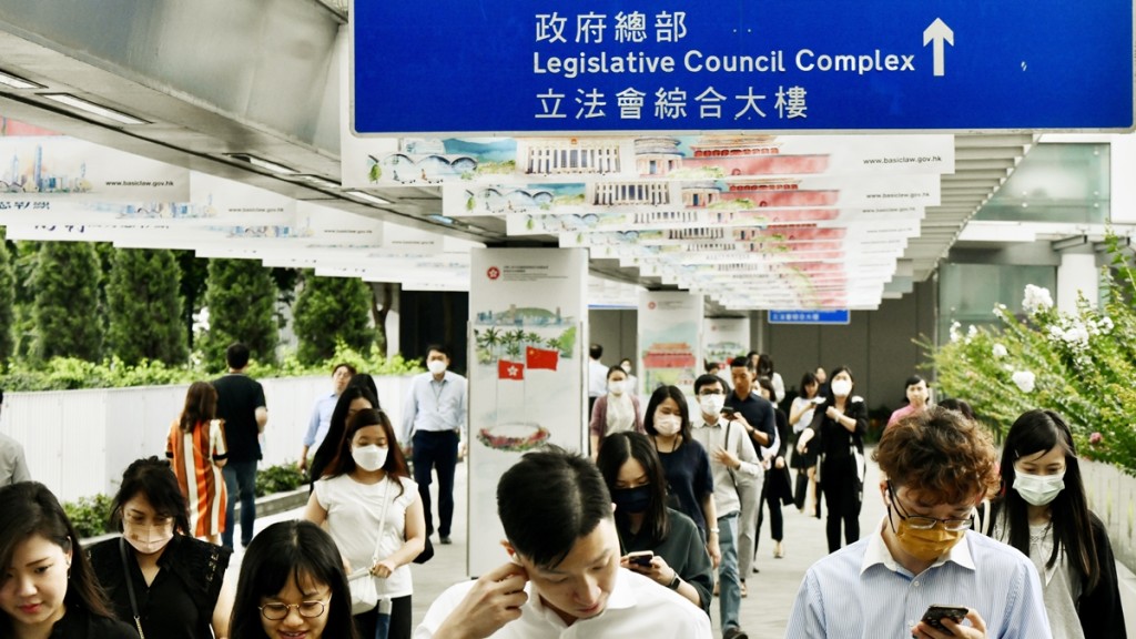 行會通過公務員薪酬加幅,高層加2.87%,中低層加4.65%。資料圖片