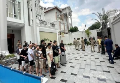金邊警方近日在森速區一棟別墅內成功搗毀一個電信詐騙窩點。 中國駐柬埔寨大使館 金邊警方近日在森速區一棟別墅內成功搗毀一個電信詐騙窩點。 中國駐柬埔寨大使館