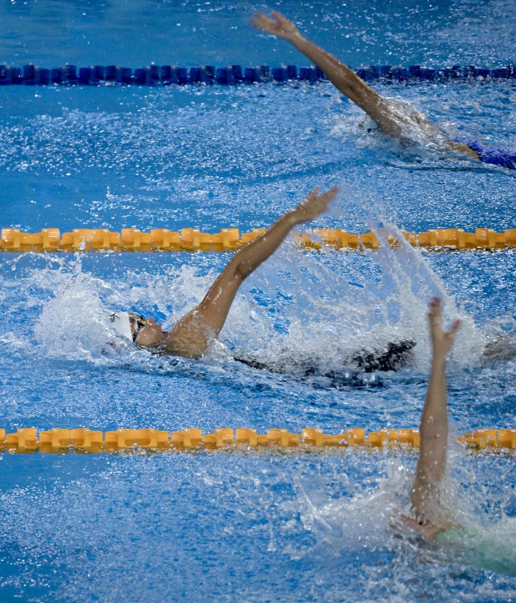 欧铠淳出战100米背泳，以赛季最佳的1分00秒88夺冠。 苏正谦摄