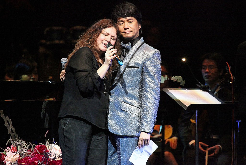 2009年出席《贾思乐弦续友情30载音乐会》，由Louie带她复出乐坛。