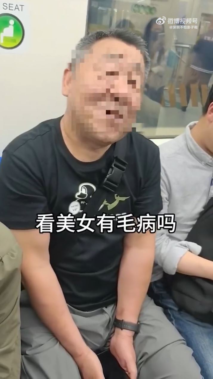 上海地鐵日前爆「視奸」爭議。微博