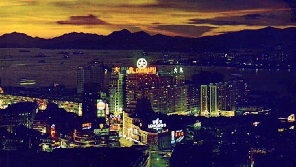 六、七十年代香港霓虹夜景成为香港引以为傲的景色。(网图)
