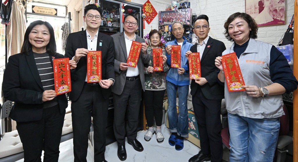 权哥（左五）和权嫂（左四）冀东九龙智慧绿色集体运输系统尽快落成。陈国基fb