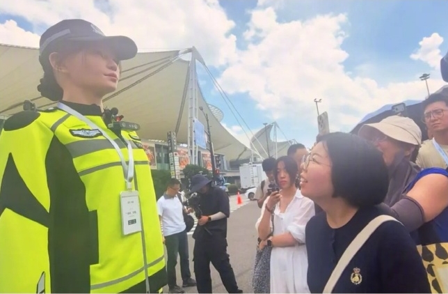 上海高仿真交警机械人。上海发布 上海高仿真交警机械人。上海发布