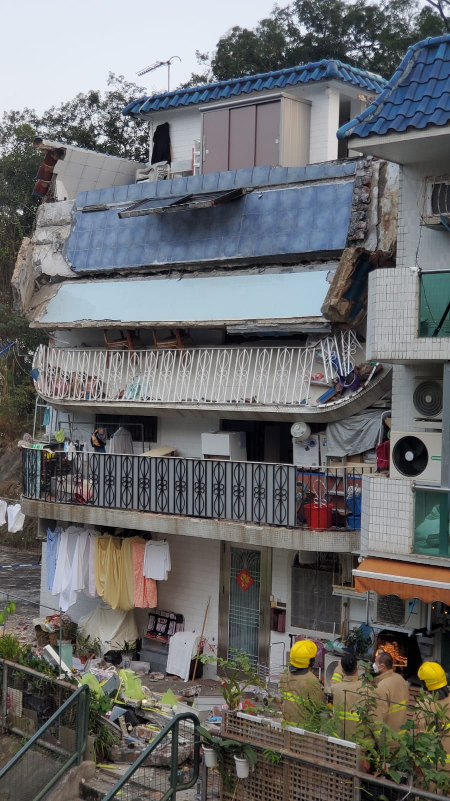 警方及消防在場調查。