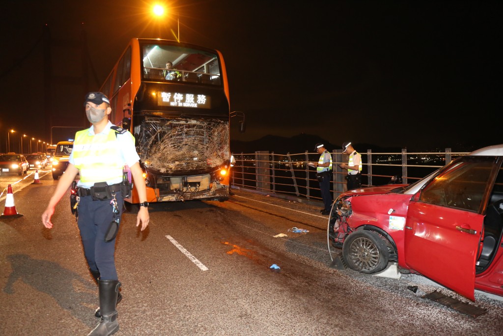 警方到場調查事件。