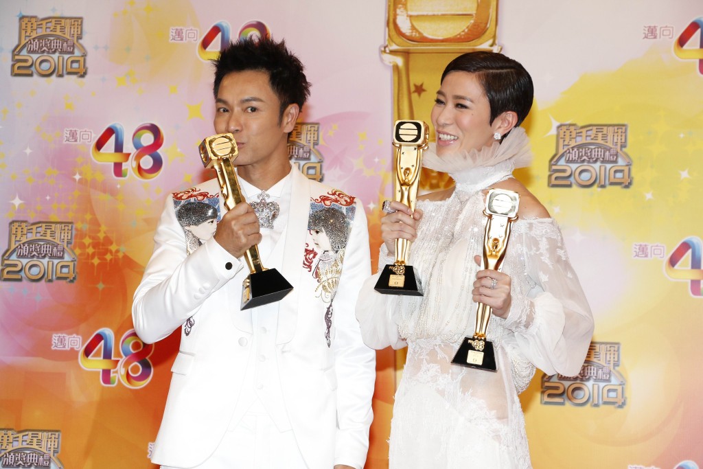佘诗曼上次回娘家TVB拍《使徒行者》同样得到视后。