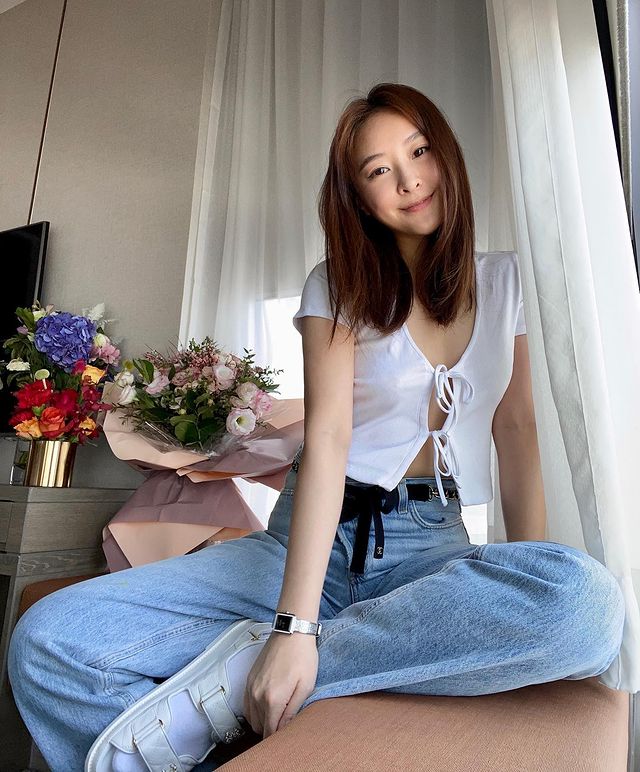 早前陳瀅返港後隔離，有指小方曾送花冧女方。