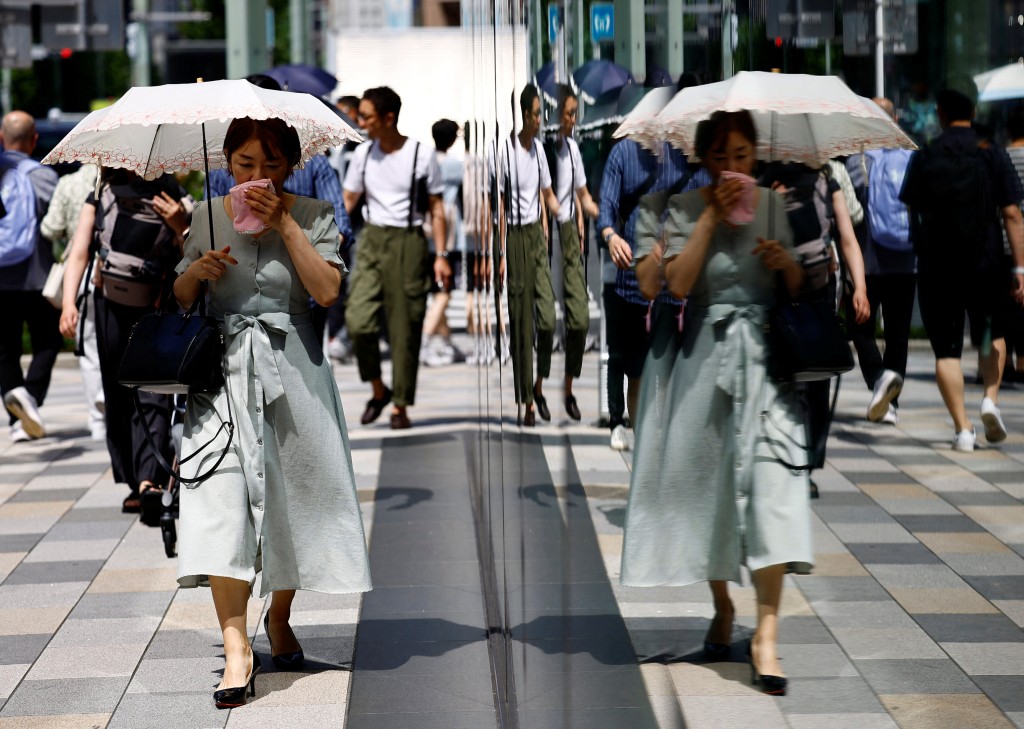 日本正遭热浪侵袭。路透社