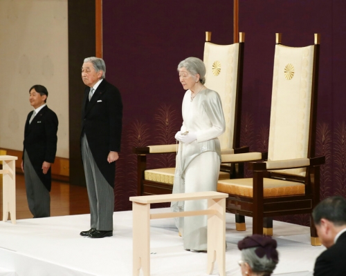 日皇明仁夫婦出席典禮。 AP圖片