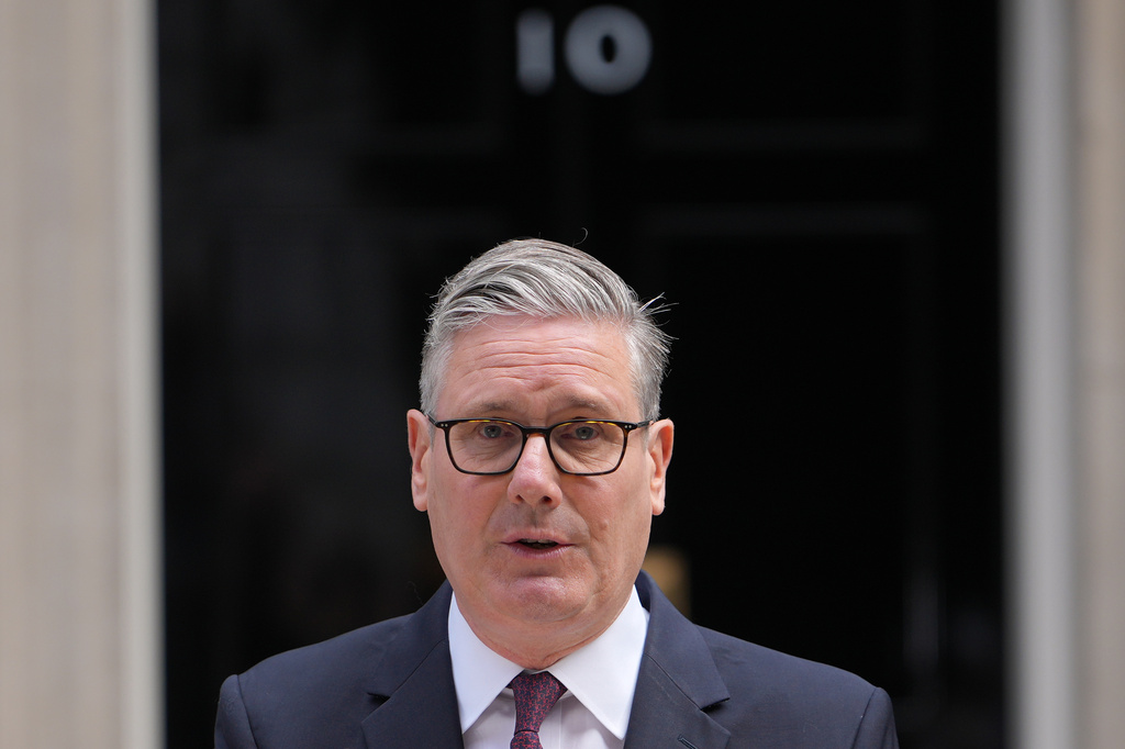 上任未滿兩年的英國首相施紀賢正式宣佈辭職,成為英國歷史上任期最短的工黨首相。美聯社 上任未滿兩年的英國首相施紀賢正式宣佈辭職,成為英國歷史上任期最短的工黨首相。美聯社