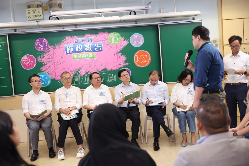 李家超指,政府都會仔細一一研究市民意見。李家超fb 李家超指,政府都會仔細一一研究市民意見。李家超fb