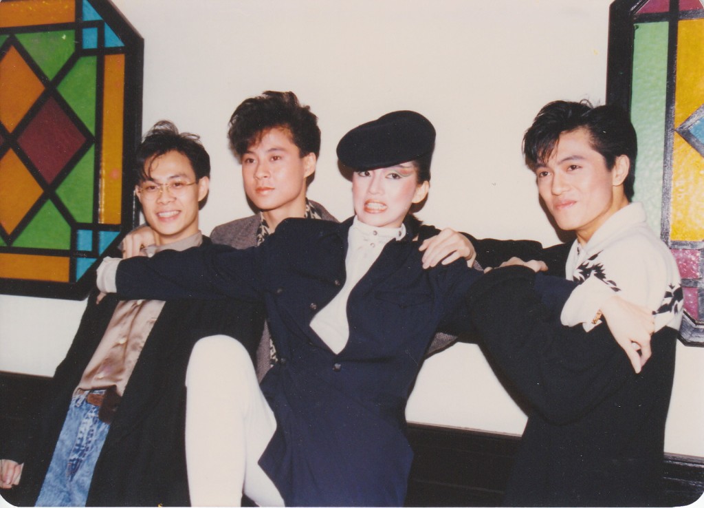 草蜢1985年参加TVB《第4届新秀歌唱大赛》而获梅艳芳发掘。