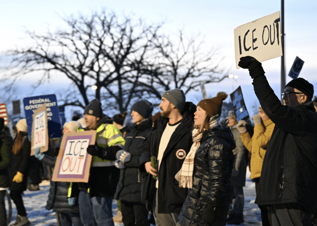 民眾要求ICE離開明州。美聯社