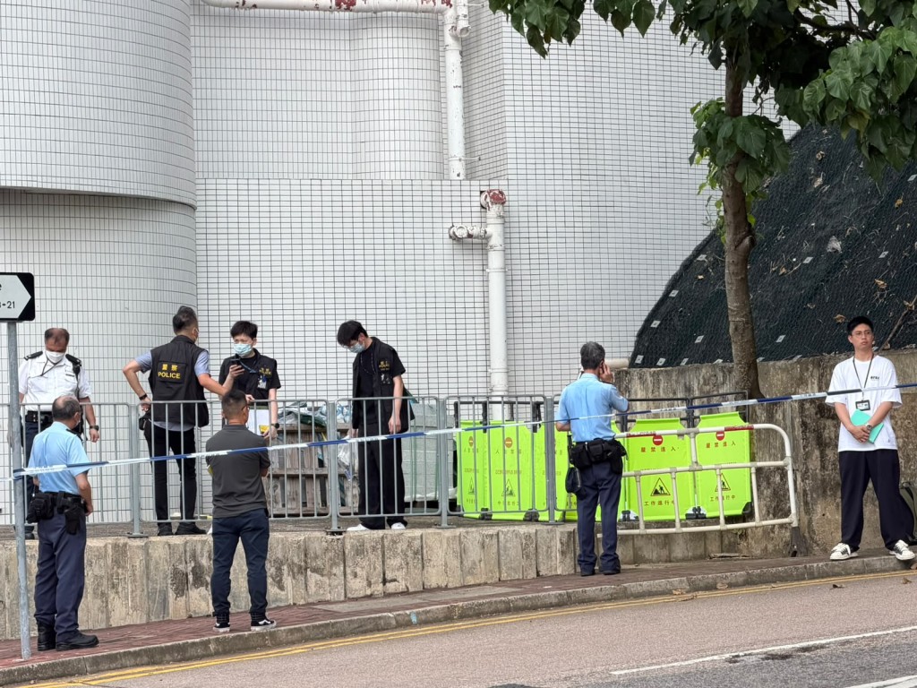 警方封鎖現場進行調查。 警方封鎖現場進行調查。