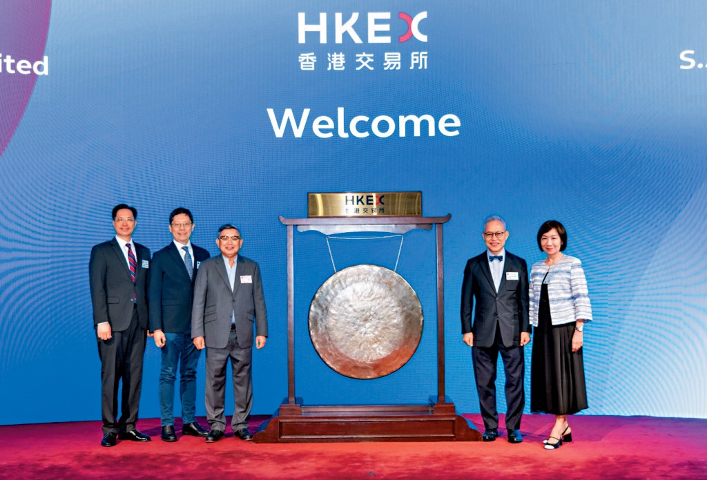 香港太平紳士協會成員出席於香港交易所活動時合照留影。