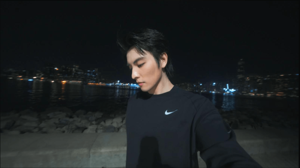 Kenji換上跑步裝，到海旁跑步放鬆身心。