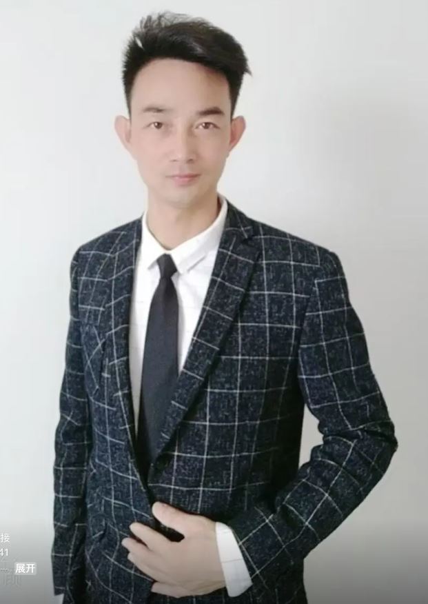 打鐵花網紅「村夫」年廿九因燒炭取暖，中一氧化碳毒身亡。