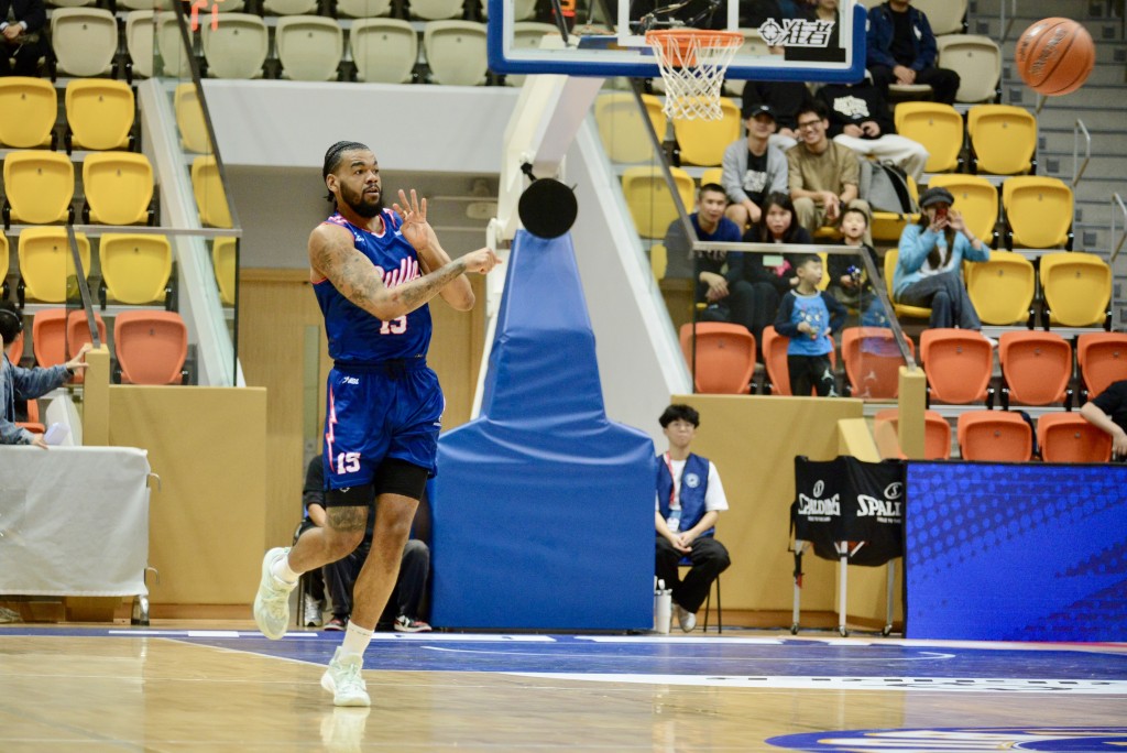 美臣鍾斯今仗承擔很多防守和傳球的任務。楊功煜攝 美臣鍾斯今仗承擔很多防守和傳球的任務。楊功煜攝